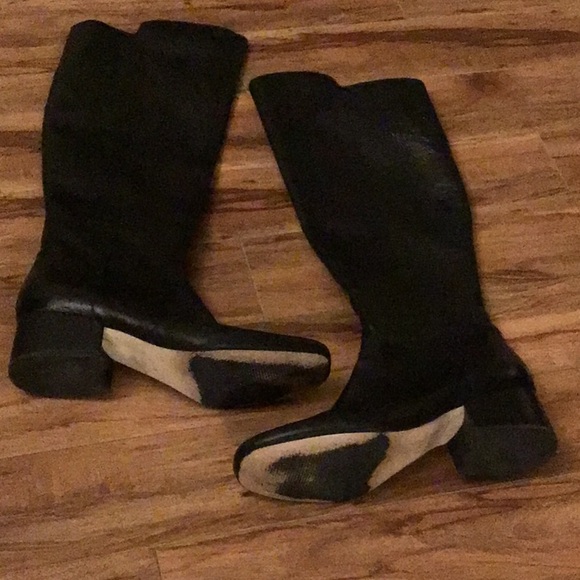 Marc Fisher women’s black leather boots size 8M - Picture 2 of 3